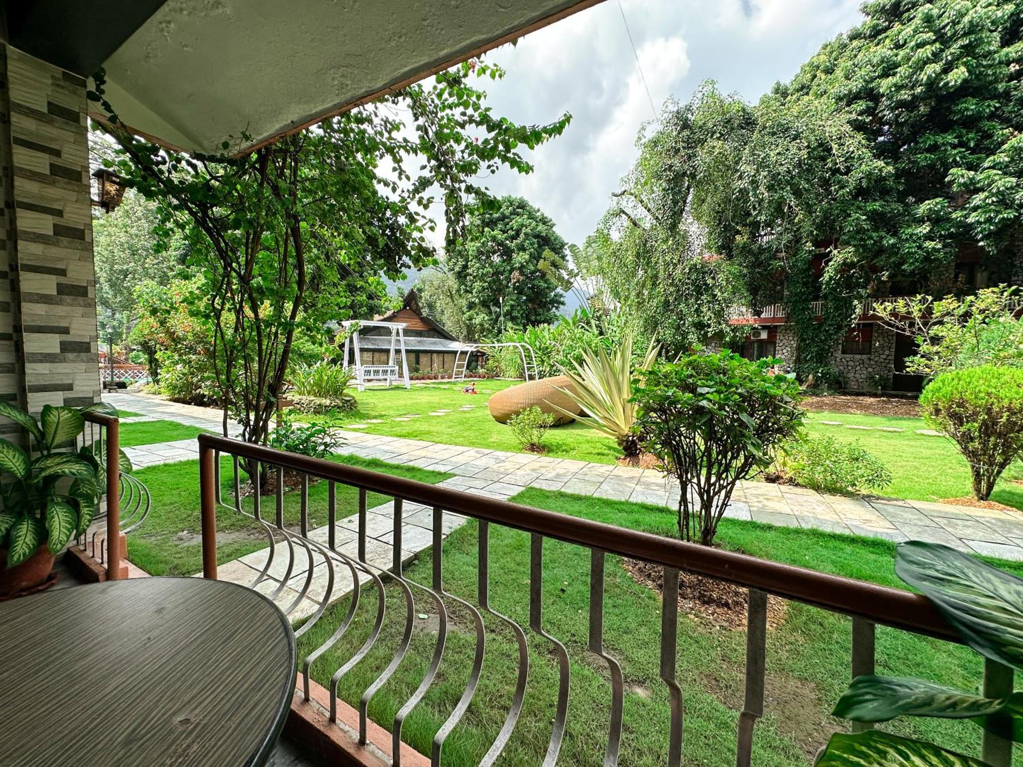 Lake View Resort Похара Екстериор снимка