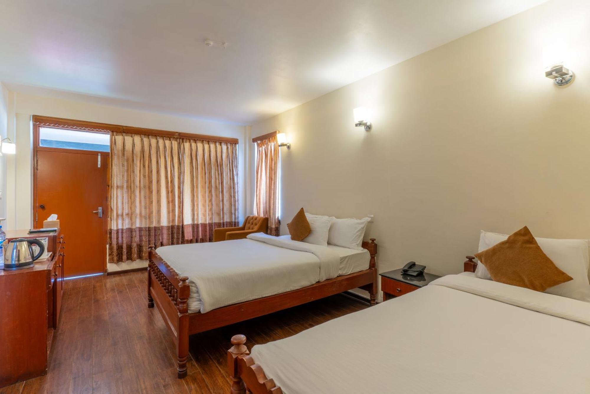 Lake View Resort Похара Екстериор снимка