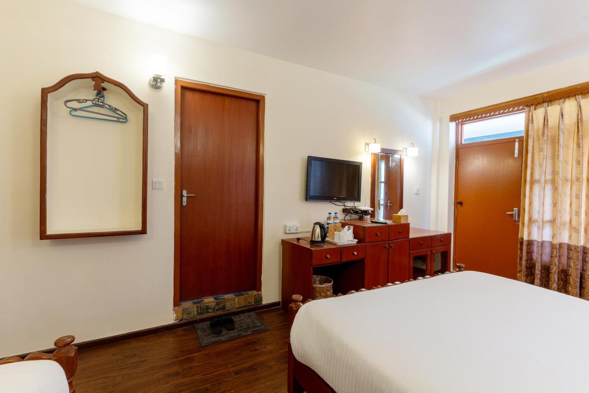 Lake View Resort Похара Екстериор снимка